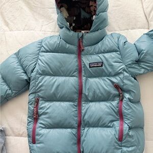 Patagonia Teal Puffer Jacket with Maroon Accents